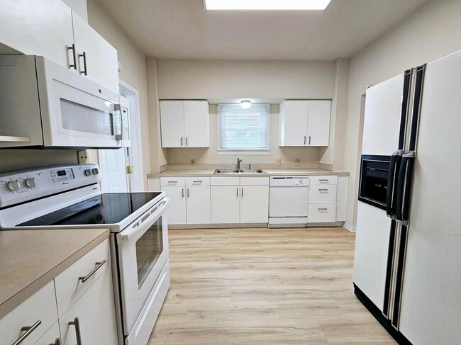 Building Photo - Charming house in desirable downtown Sumner