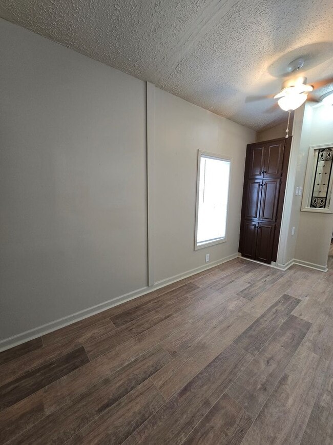 Building Photo - Charming 2 Bed, 1 Bath Home on Secluded De...