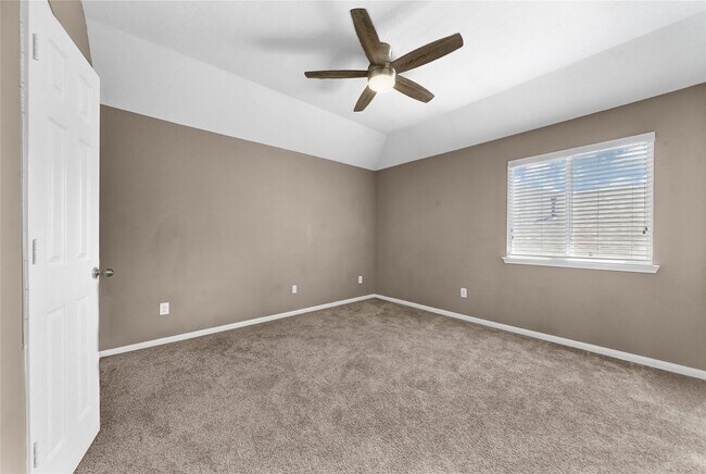 Building Photo - 25525 Oakhurst Forest Dr