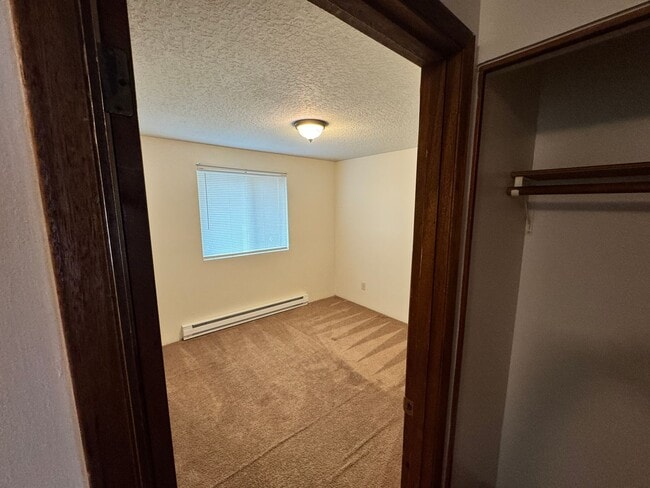 Building Photo - Charming 3-Bedroom SE Portland Home – Fully Fenced Yard - Video attached