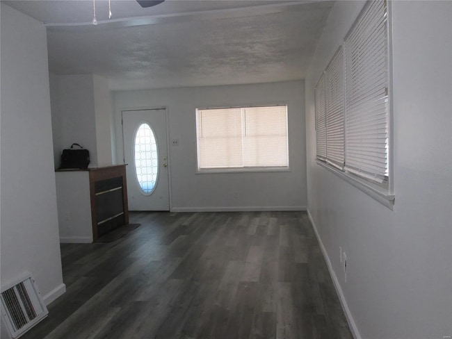 Building Photo - Move in Ready