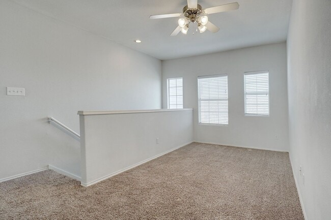 Building Photo - Spacious Duplex Townhome in Quiet Cul-de-Sac | Fresh Paint | 15-Month Lease