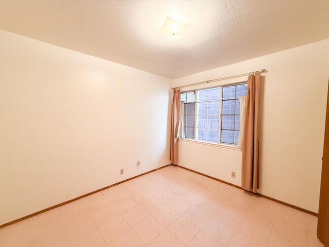 Building Photo - 725 Harrison St