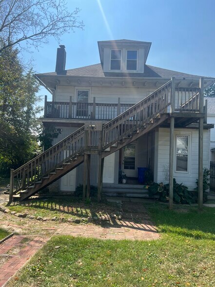 Building Photo - 3505 St Lawrence Ave