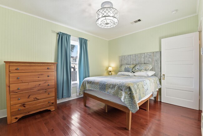 Building Photo - 2415 38th St