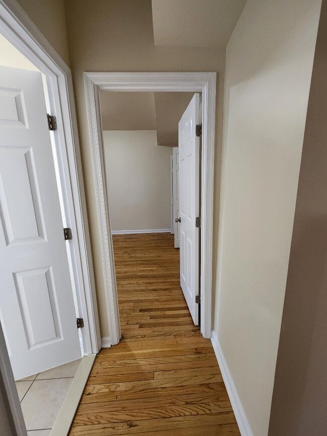 Building Photo - 2701 Woodsdale Ave