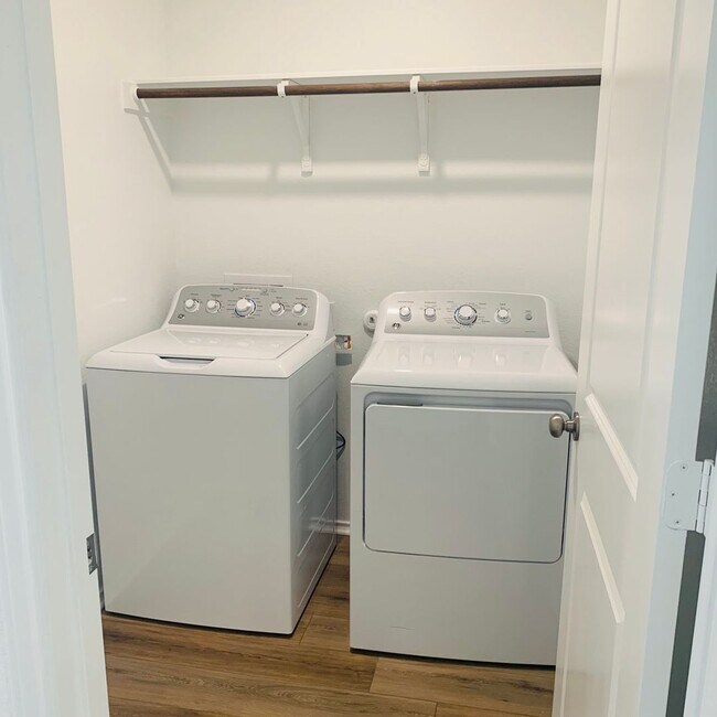 Building Photo - 4 Bed 2 Bath in Jarrell, TX