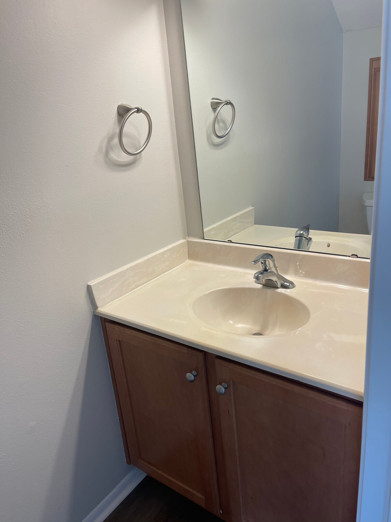 1/2 Bath - 610 Casa Park Court O