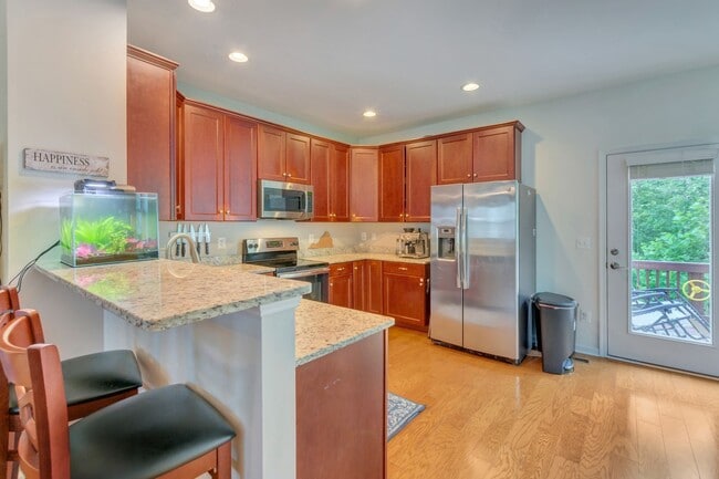 Building Photo - 151 Longwood Dr