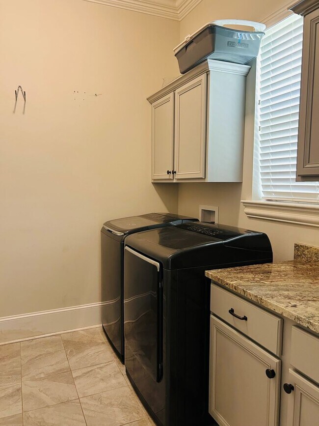 Building Photo - 220 Labarre Dr