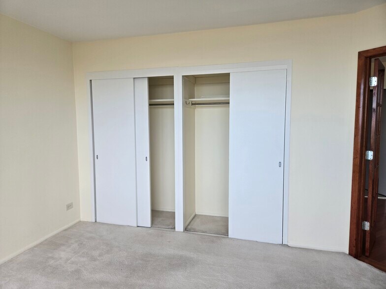 Building Photo - 1550 N Lake Shore Dr