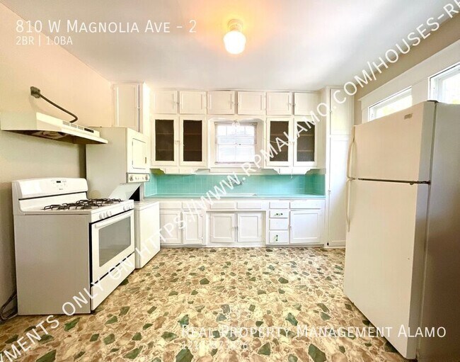 Building Photo - 810 W Magnolia Ave