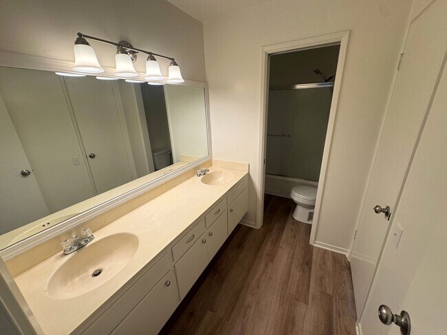 Building Photo - Spacious Ventura Keys Condo- Enjoy The Marina Life!