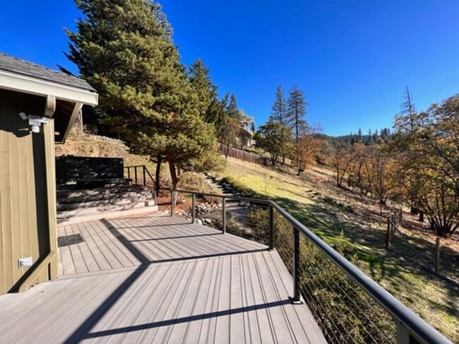 Building Photo - STUNNING VIEWS from this 3 bedroom, 2 bath home | Available February