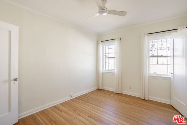Building Photo - 165 S Mansfield Ave