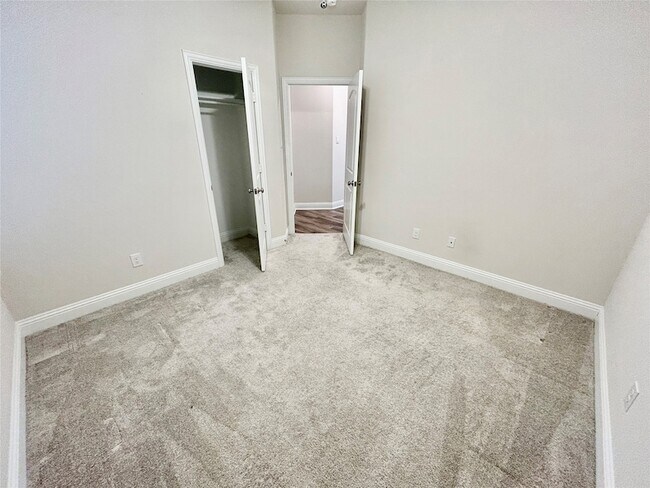 Building Photo - 541 Firethorn Dr