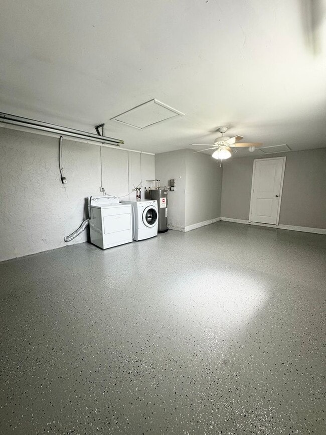 Building Photo - 4/2 Single-family home, AVAILABLE NOW!