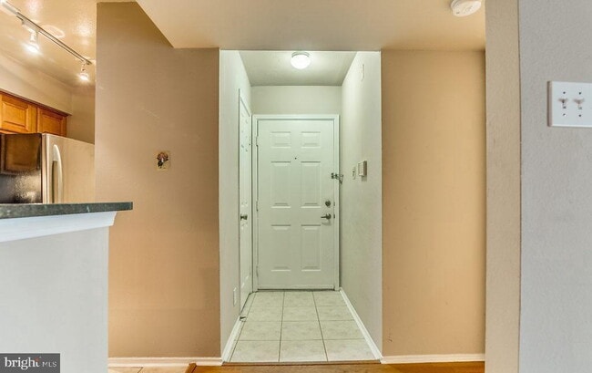 Building Photo - Stylish Condo with Premium Location