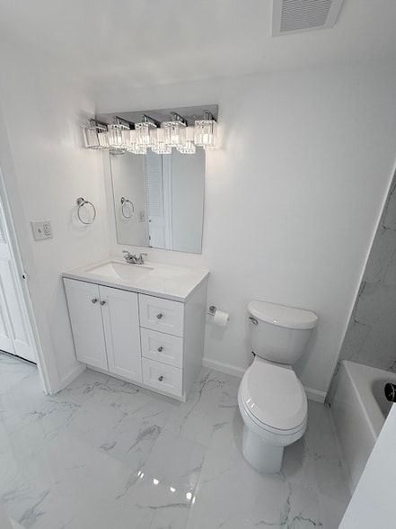 Building Photo - 1300 NE Miami Gardens Dr