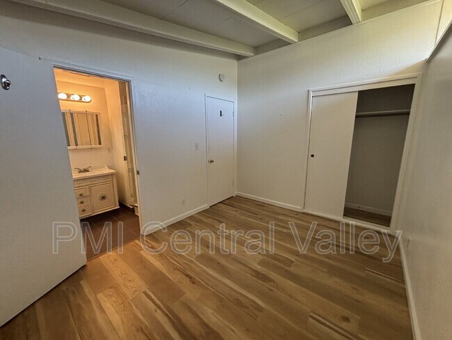 Building Photo - 944 Bridgewood Way