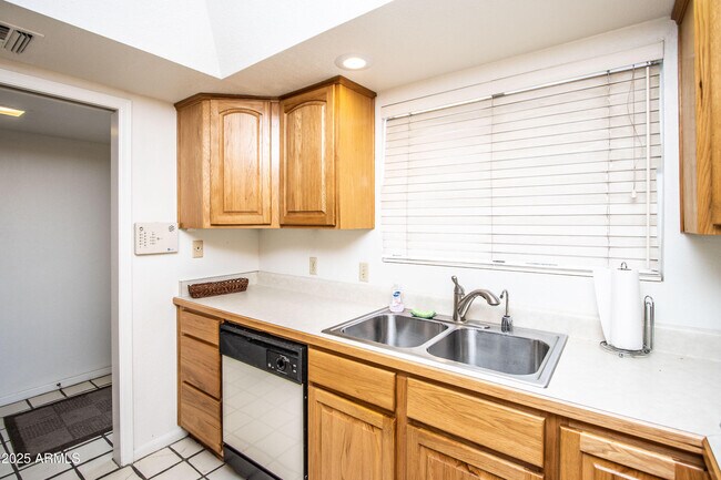 Building Photo - 7633 E Sandalwood Dr