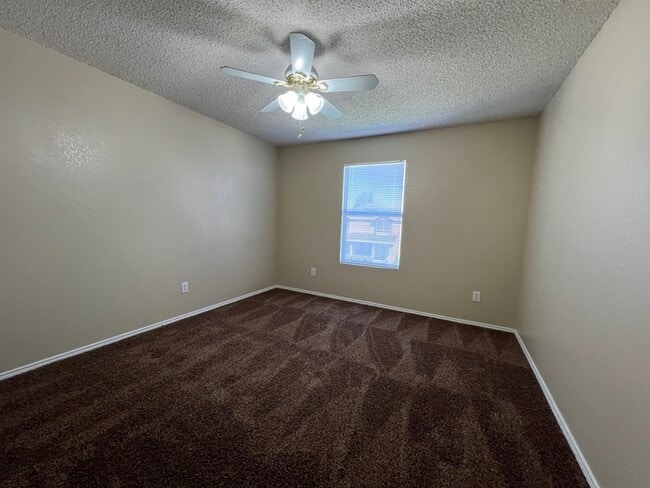 Building Photo - BURLESON 3/2/1 HOME