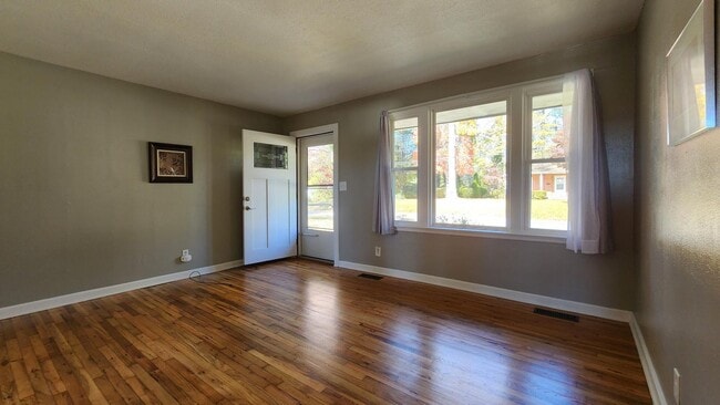 Building Photo - 60 Elm Bend Rd