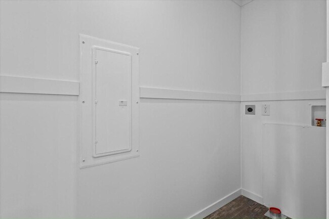 Building Photo - 16831 Oak Leaf Ct