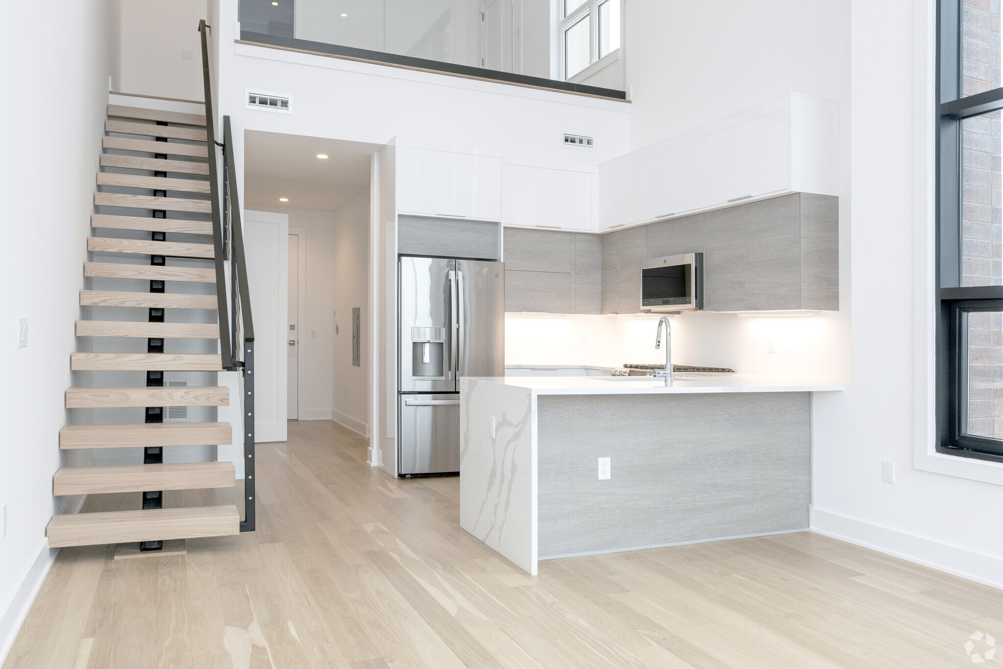 1 BR 2 BA Loft 915SF - The Lofts at Blvd East