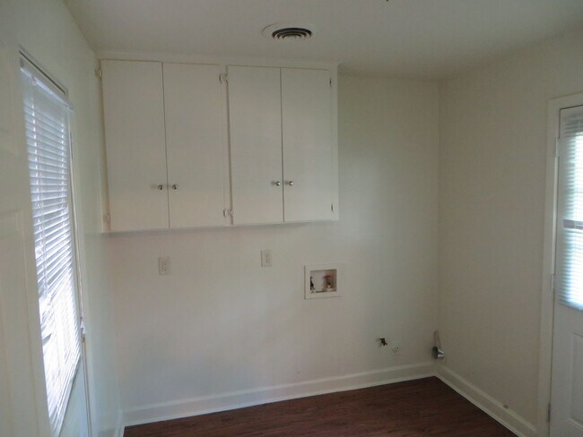 Building Photo - 2 bed 1 bath Duplex in Georgetown