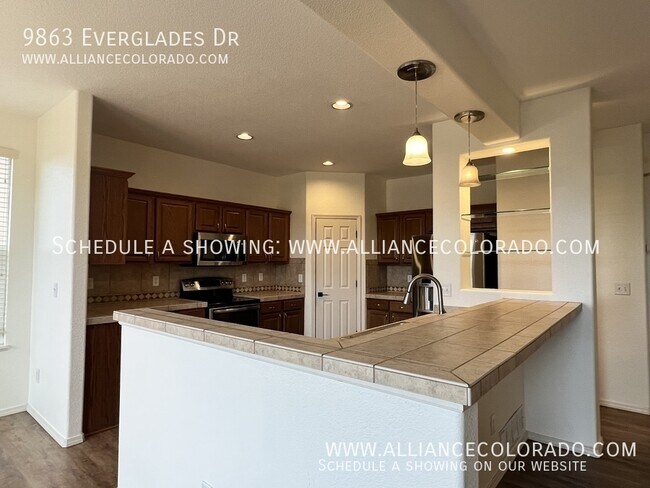 Building Photo - 9863 Everglades Dr