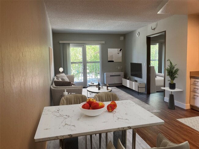 Primary Photo - 900 17th St