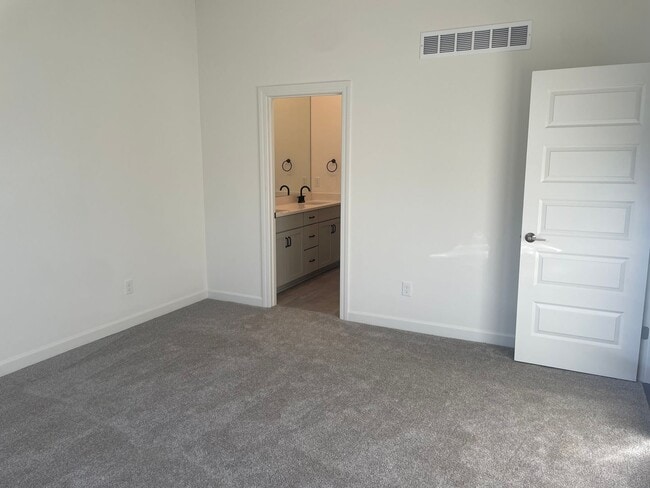 Building Photo - 16161 Fontana St