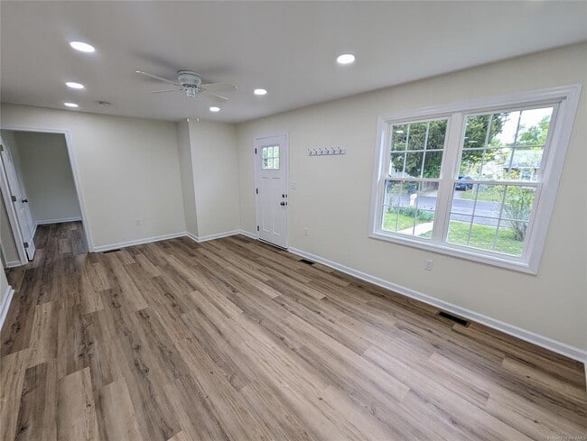 Building Photo - 118 Nelson Dr
