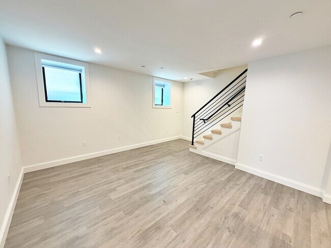 Building Photo - 182 Webster St