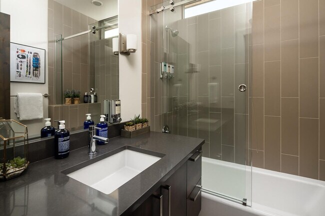 Building Photo - 6 Silver Peaks Dr