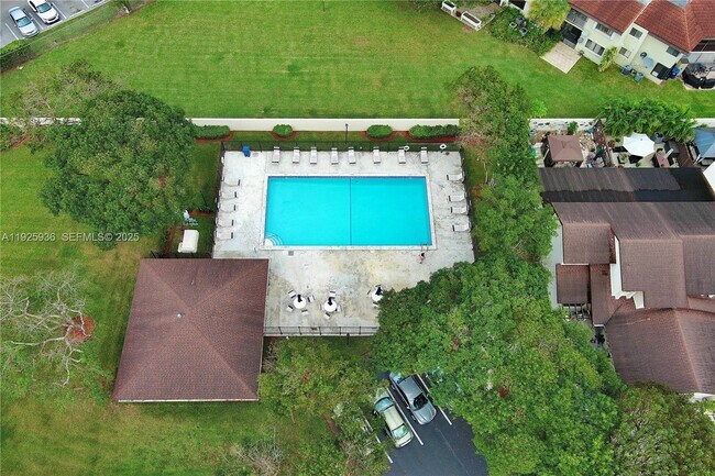 Building Photo - 10161 SW 137th Ct