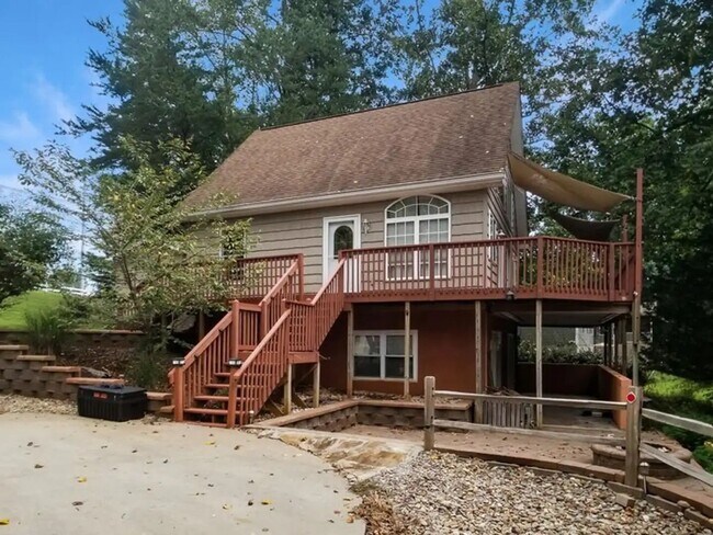 Building Photo - Lakefront Cottage Near Town with Stunning Views