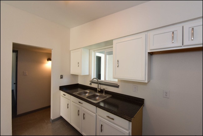 Building Photo - 10169 Dunbarton Dr