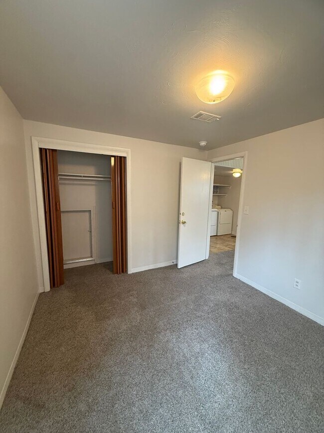 Building Photo - $0 DEPOSIT OPTION, CHARMING 3 BED 2 BATH TRADITIONAL HOME!! HUGE YARD, STEPS FROM PEORIA STATION