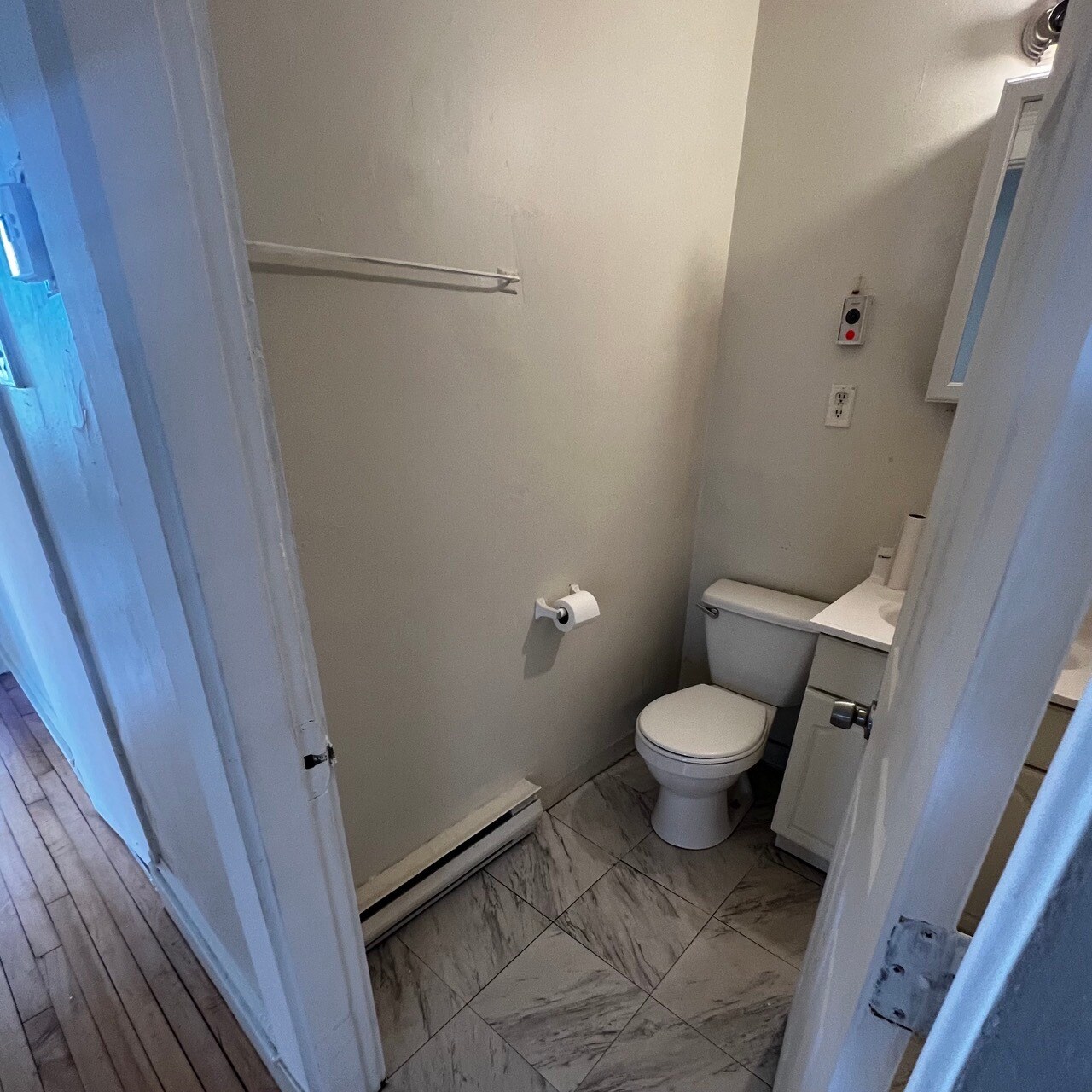 Building Photo - 366 Centre St