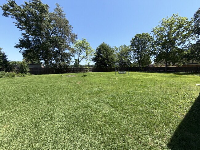 Building Photo - Nice home located in Daphne