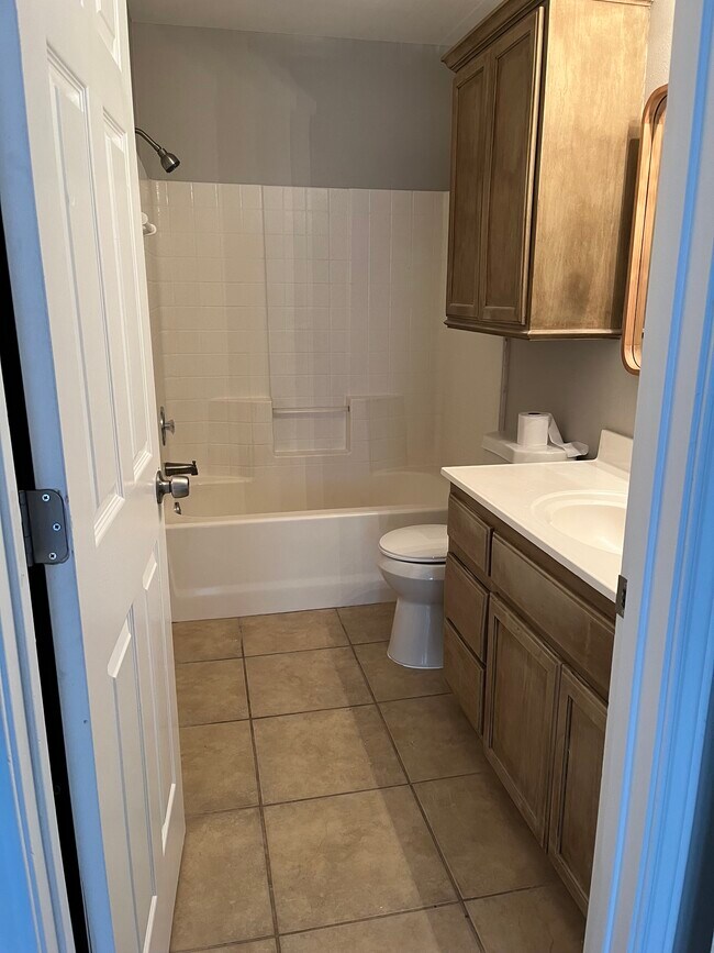 Building Photo - 4213 Easy St