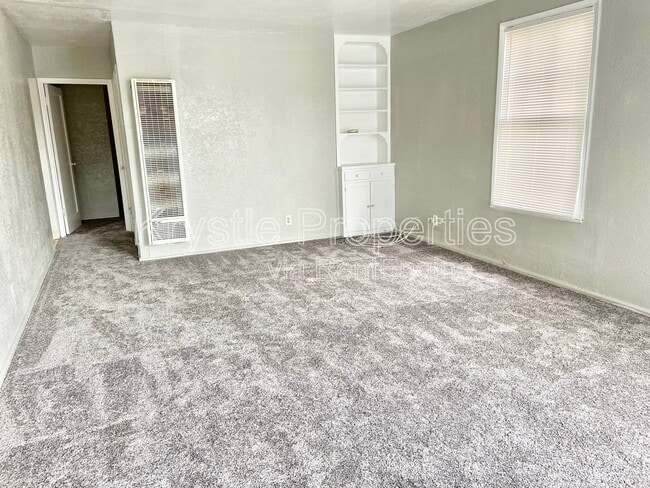 Primary Photo - 1056 Taylor Ave