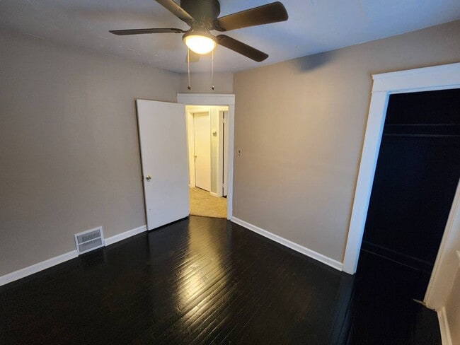 Building Photo - Charming 3-Bedroom Property in Prime Location