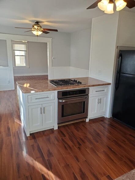 Building Photo - 11 Elm St