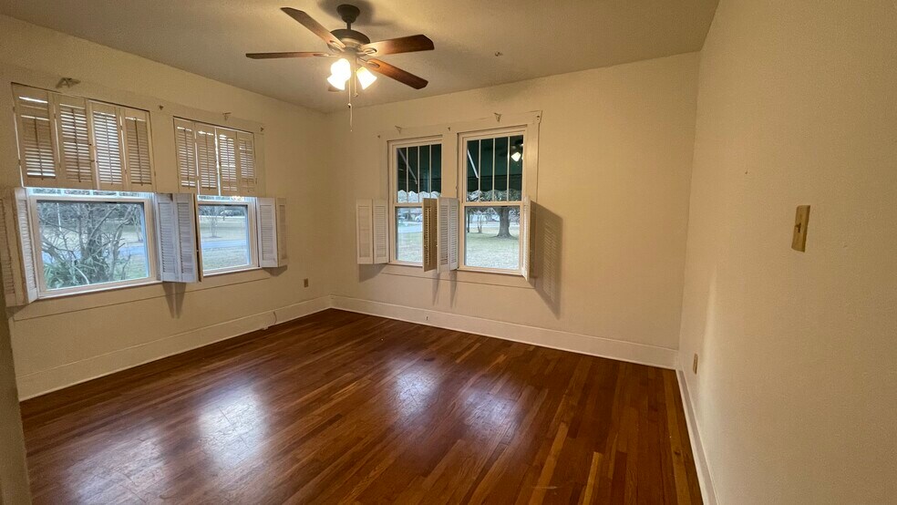 bedroom - 11944 Joor Rd