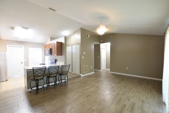 Building Photo - 870 Farrington Dr