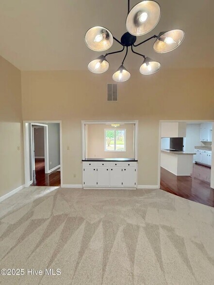 Building Photo - 107 E Baywood Ln