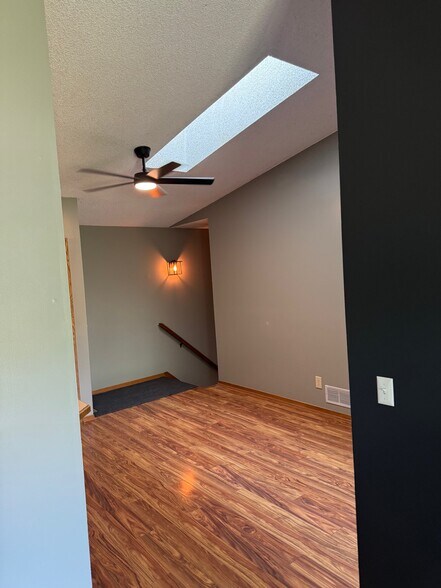 Building Photo - 11139 Edgewood Cir N